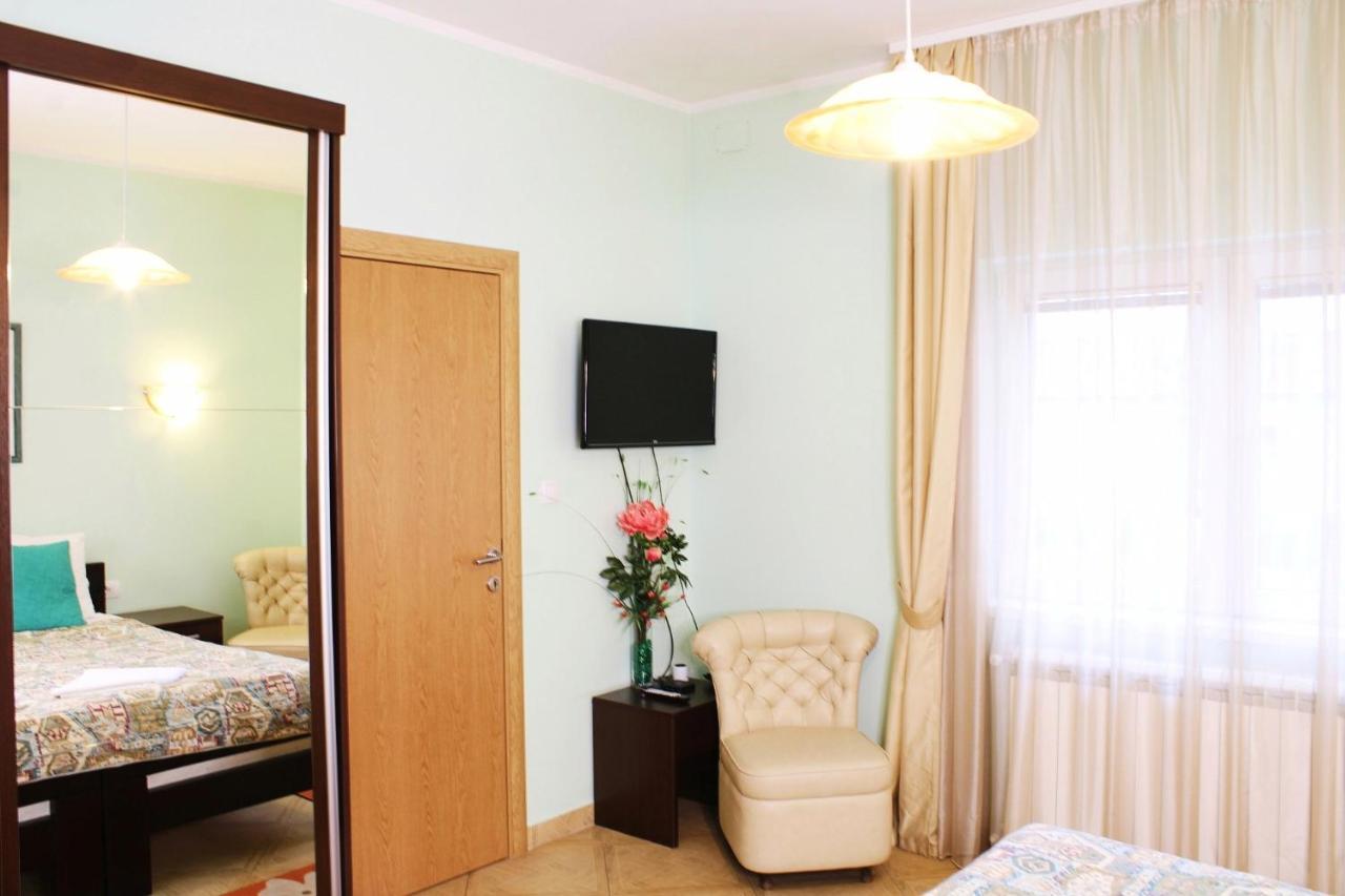 Apartments Paradisos Kragujevac Buitenkant foto