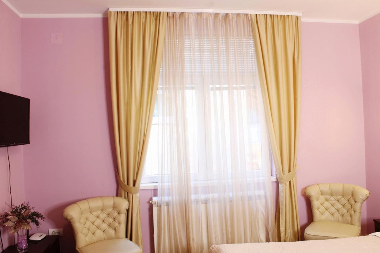 Apartments Paradisos Kragujevac Buitenkant foto